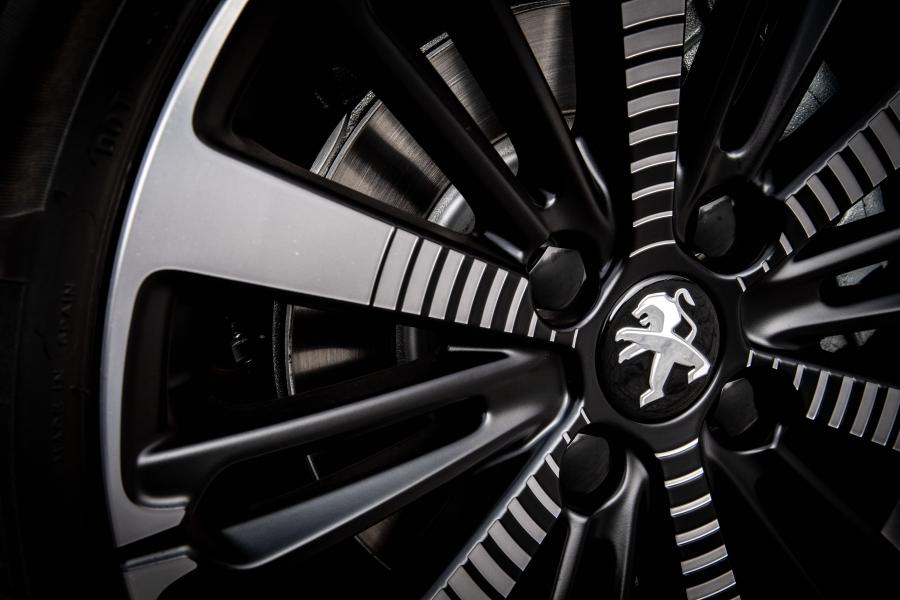 Колеса Peugeot 208 Signature 2018 года  (фото 9 из 17)